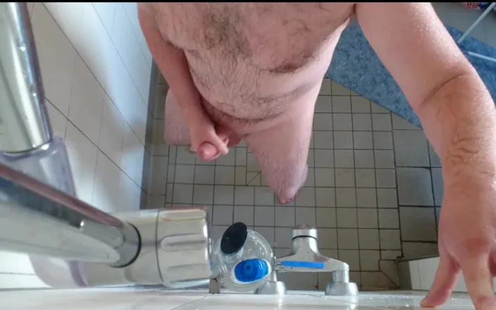 Carmen_Nylonjunge: Super Horny in the Shower
