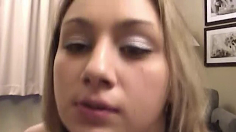 Bangora clips: Rubia chupa polla dura y toma facial