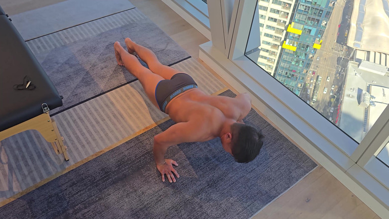 Sensual Rubs: Training en douche-teaser