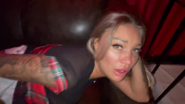 Monika Fox: Curva perversă Monika Fox are parte de un anal dur și...