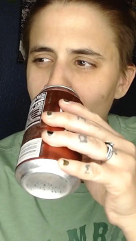 Fav Soda yüksek sesle mutlu geğirme