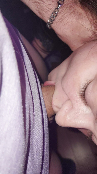 Sleeplovers: 一个饥渴的妻子被他的邻居性交