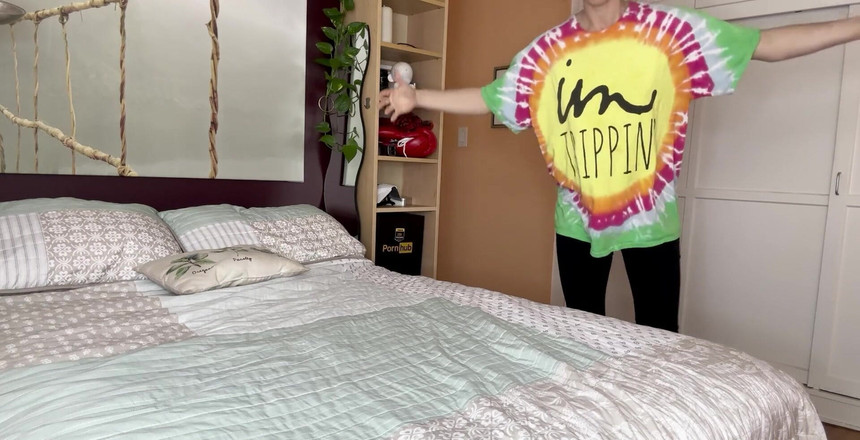 VibeWithMommy: Консервативна жінка перетворюється на хіпі! Це деяка висока якість продуктивності прямо тут.. Просто дивись!