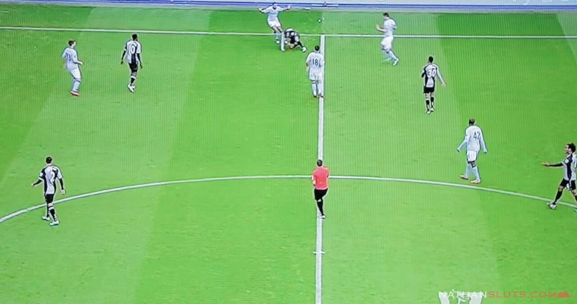 Old & Young: Stepniece melihat kontol besar ayah tirinya dan menginginkannya