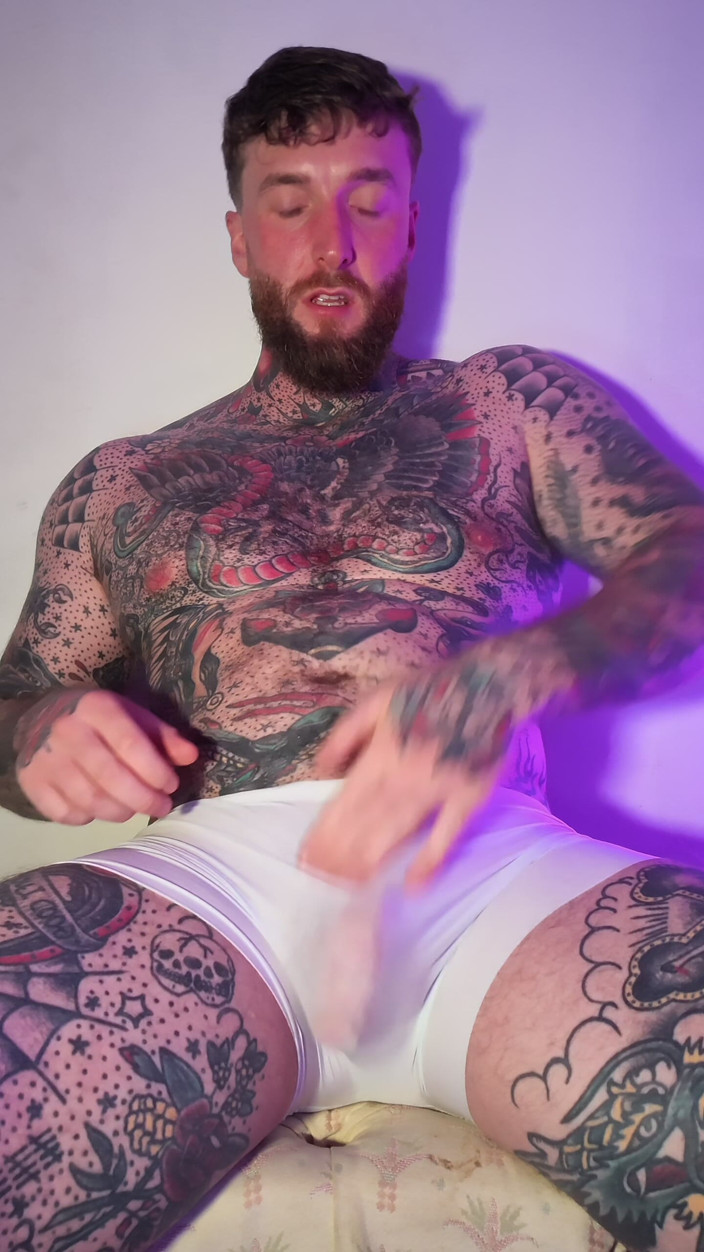Tattooed Dom: Dom tatoué, sueur, éjaculation, alpha, vidéo POV
