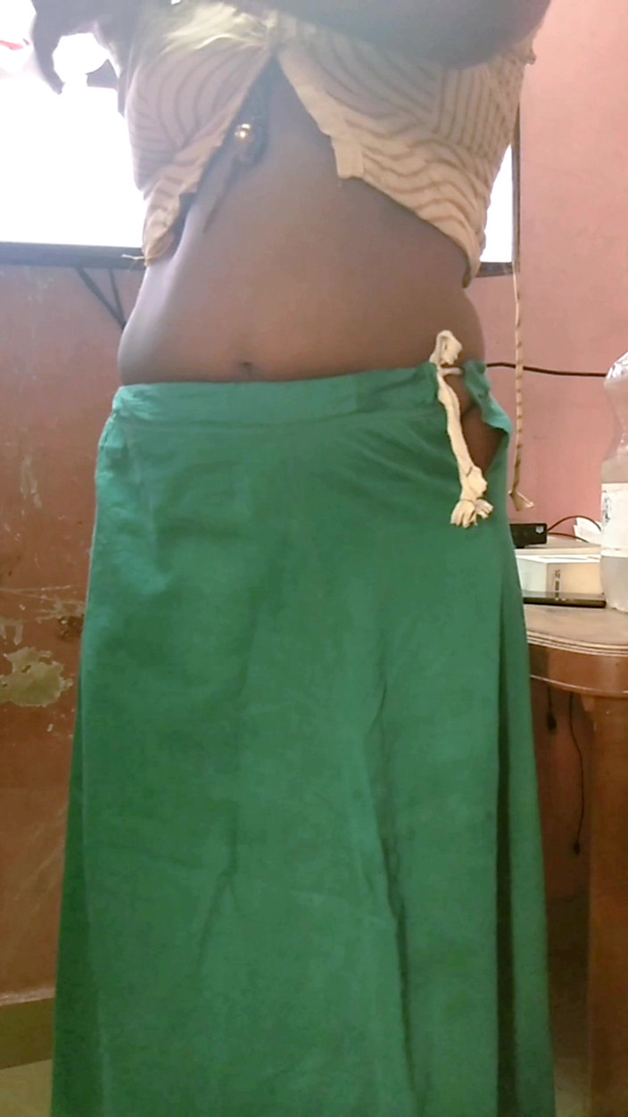 RenuRaj: Hintli tamil yaramaz evli kadın renu petticoat bluz saree kocasının...