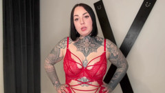 Miss Valentina: Extorsion sérieusement dangereuse - clip fantastique