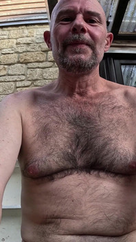 Naked Edging Showing off for Neighbours in the Garden - Rockardglans 205