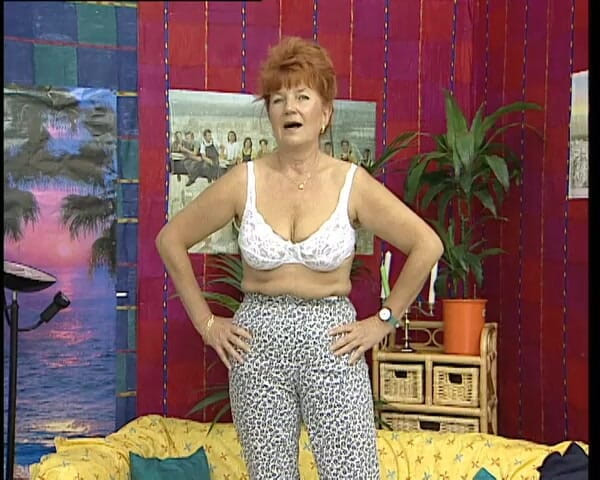 YOUR FIRST PORN: Junge Omi Karin Wichst Schon Ein Leben Lang - tânăra bunicuță...
