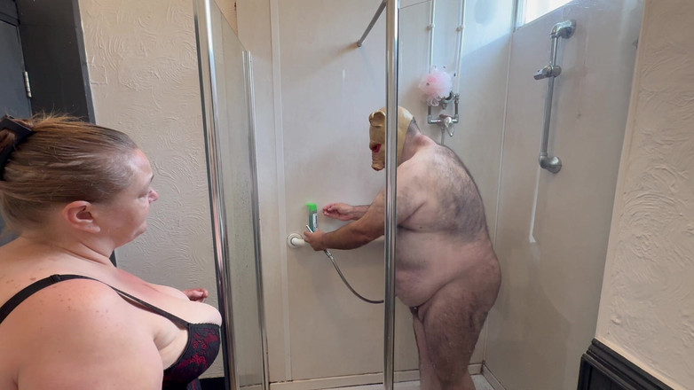 Aaexperiencesltd: ドミナ・サタナとサタナのブタナがシャワーを浴びている。