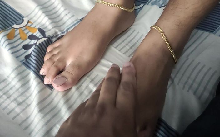 Vaigavarun Feet romance: Chân liếm chân xoa bóp lãng mạn