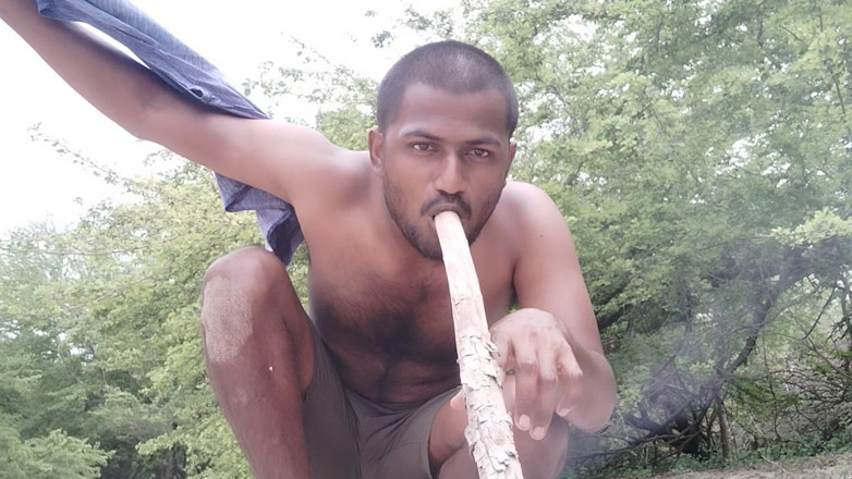KUMBHA MANOJ KUMAR: Xhard en polla de servicio en el bosque solo