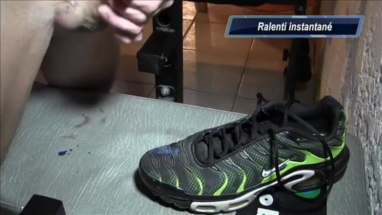 Sneaker gay: Macanao Torres rucha bliźniaka w pokoju sportowym