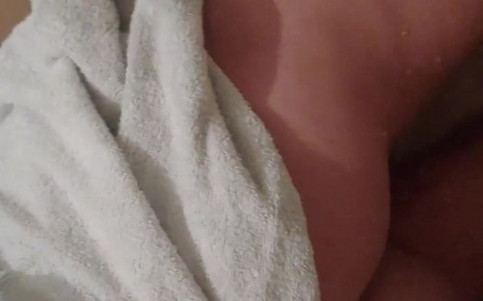 Boy jerking off: Паренек