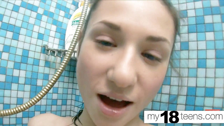 My 18 Teens: MY18TEENS - genç büyük memeler banyoda amını parmaklıyor