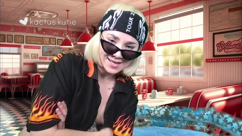 Kactus kutie: Guy Pee-eri Livestream