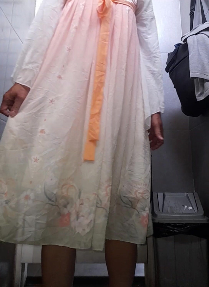 Naomisinka: Crossdresser cum vestindo bonito vestido chinês de hanfu
