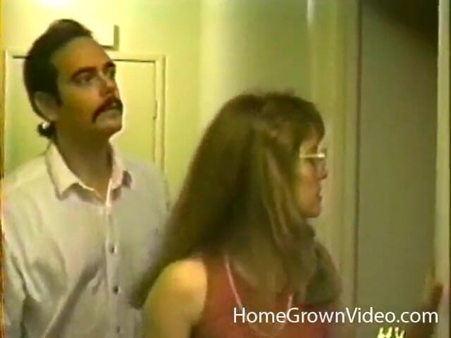Homegrown Video: La caza de casas se convierte en sexy
