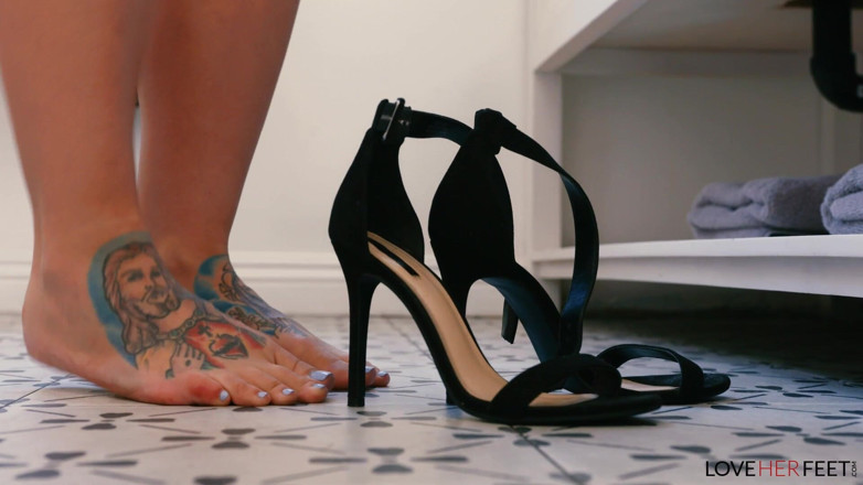 Loveherfeet: La milf tettona ivy lebelle si fa scopare i piedi...