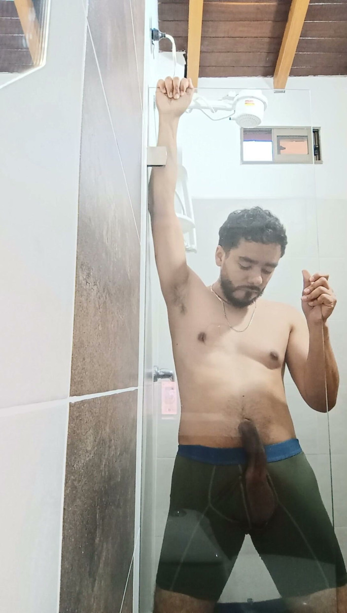 Tommhot: Banyoda çok ateşli mastürbasyon