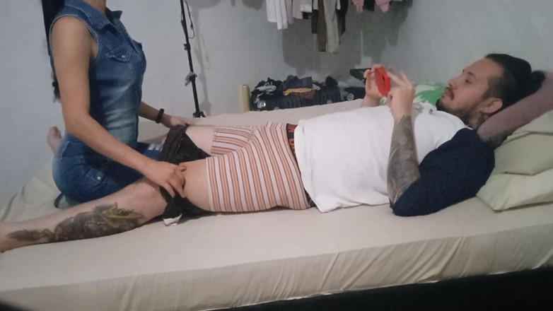 xMilfucker: La femme infidèle n’a pas pu résister à la bite de...