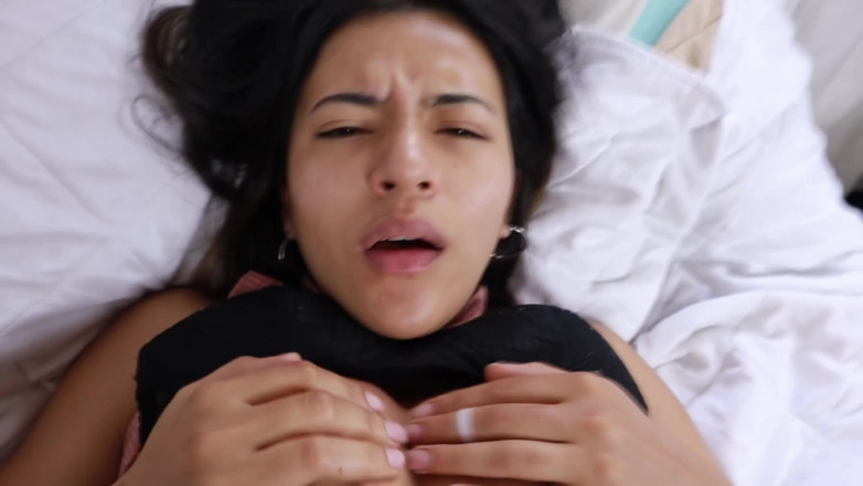 Solo_incognita: Echte sensuele seks eindigt cumshot op het strakke lichaam van...