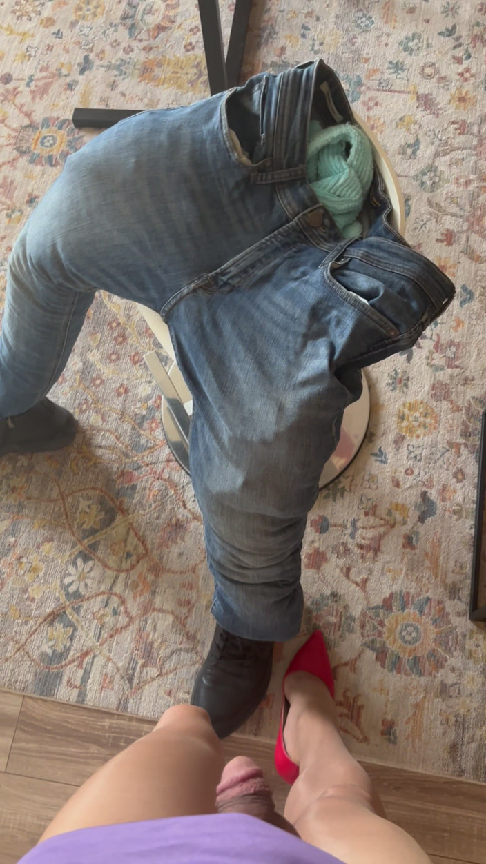 cd_aysemmm: Ik zat op schoot van een vreemde in een homobar