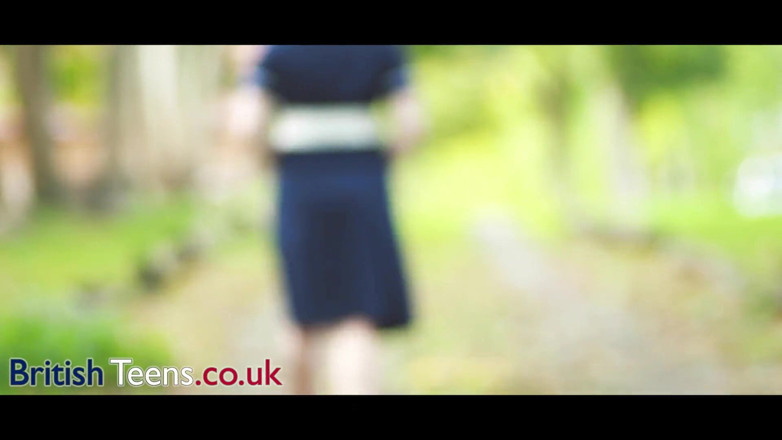 British Teens: Jururawat British dikongkek dua jururawat dengan meludah dan menelan dua...