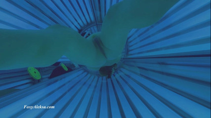 FoxyAleksa: Schovávání tance v soláriu