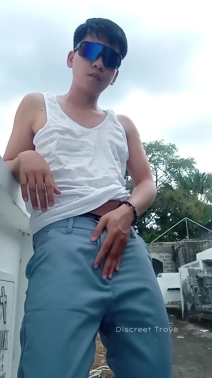 Troye_AsianPinoy: Reis vanaf de universiteit