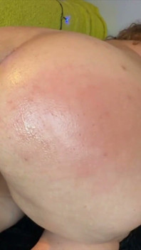 Huge Ass Girl Loves a Dildo Deep Inside Her!