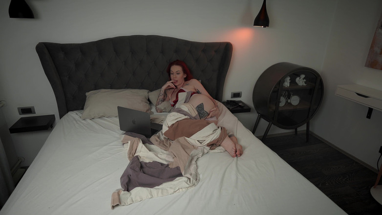 Toma Mur: 为什么继母的睡床撸管以热辣内射结束？