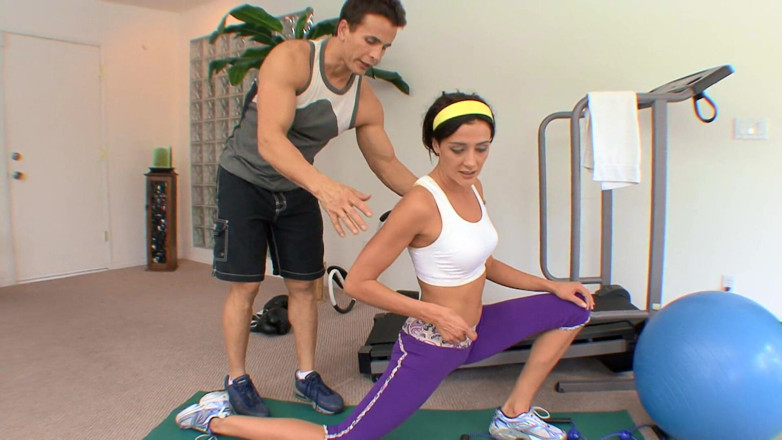 Teen Seduction: Sexy gym babe fucks hard with her fit stepuncle