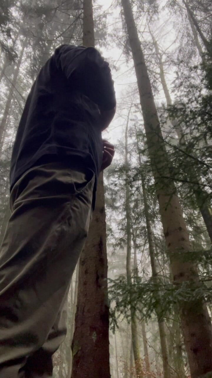 Yoogoo82: 숲속을 달리며 완전히 벌거벗고 옷을 벗는 것