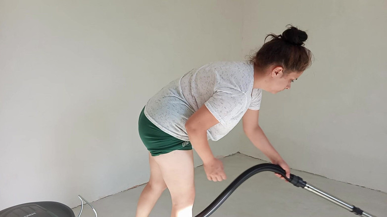 fartingclub01: PAWG Girl Vacuum in the House
