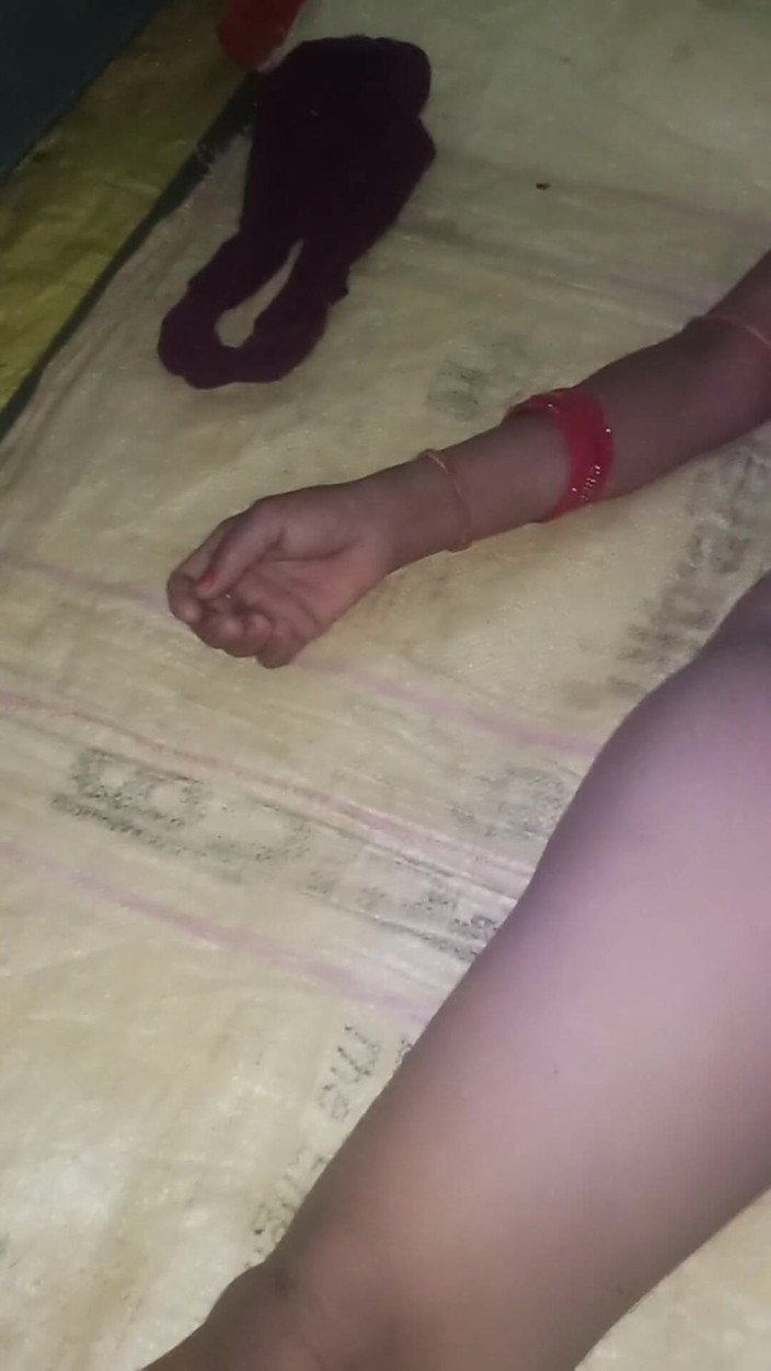 skkumari257: 我抚摸我妻子的阴户并把水拿出来