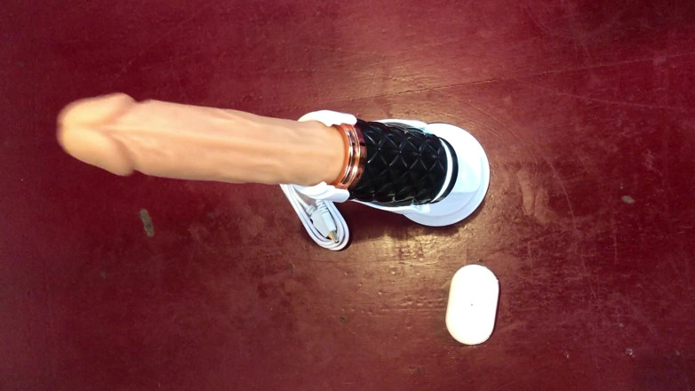 Goddess Maya: Unboxing Realistic Dildo Electric