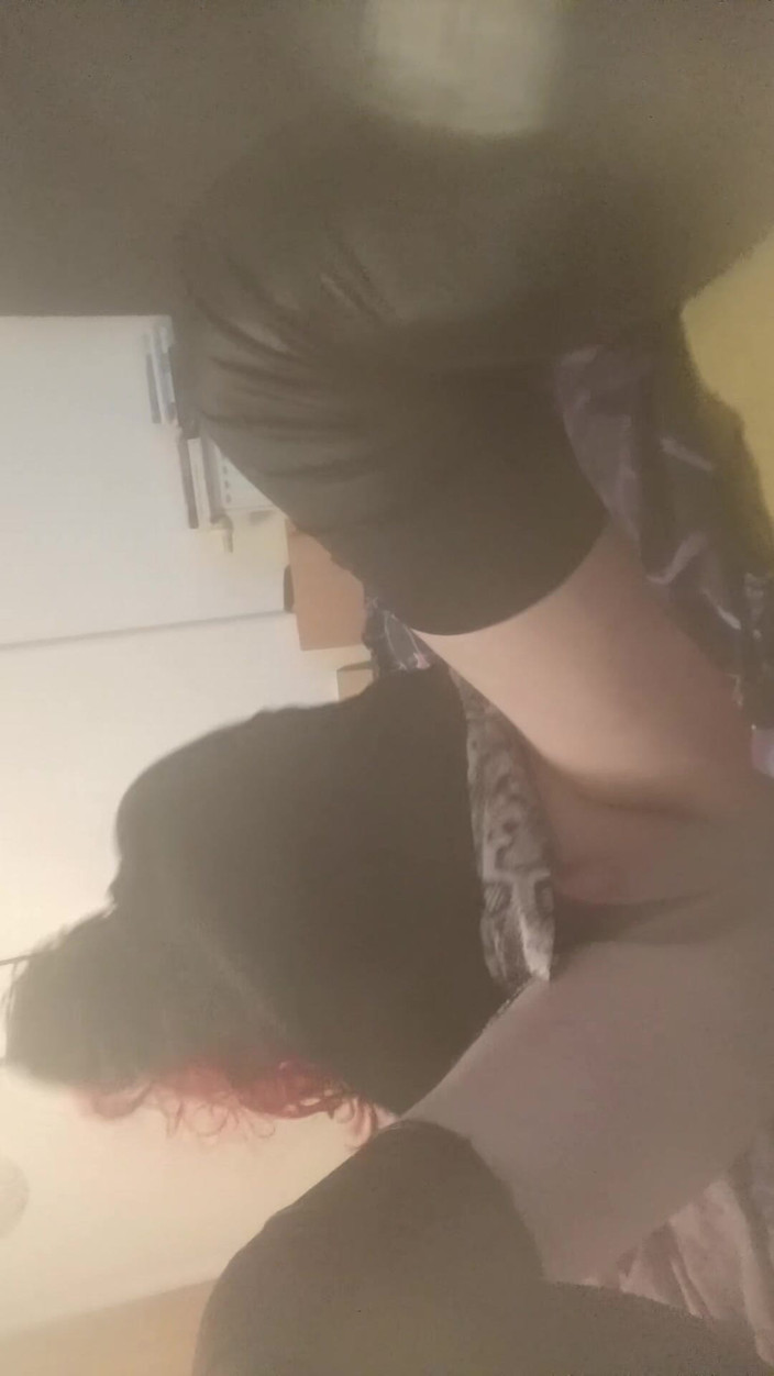 JujuTV: Transwhore schiavo deve fare da sola e offrire culo