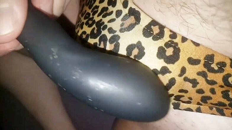 Dee Bon: Divoké kalhotky a vibrátor ŽÁDNÝ ZVUK