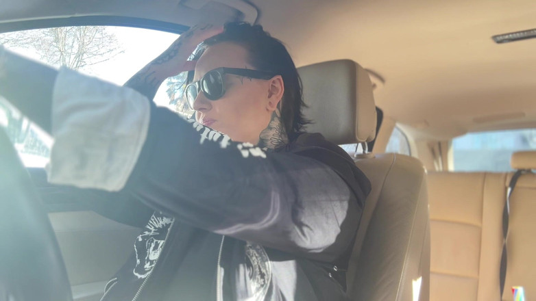 Miss Valentina: Maniaco fetish con le cinture di seduta