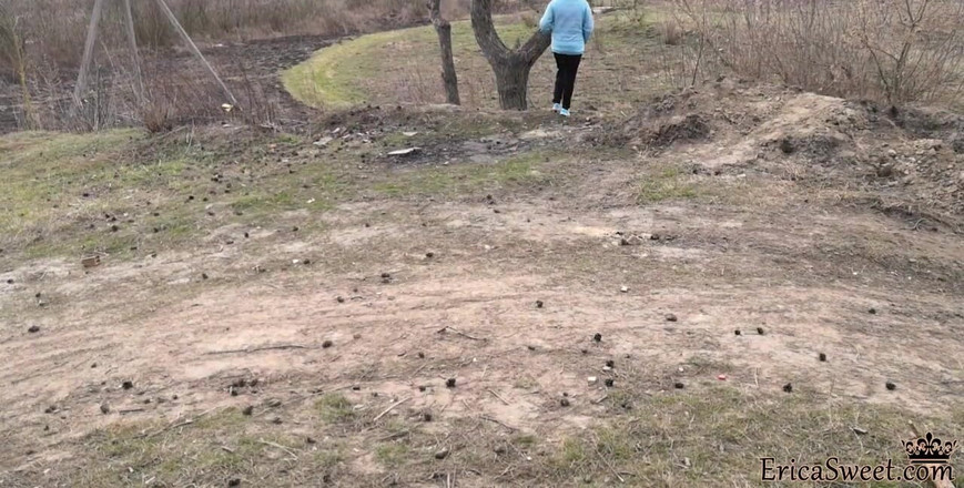 Erica Sweet: MiLF gioca con grandi tette e diteggiatura all'aperto - orgasmo intenso