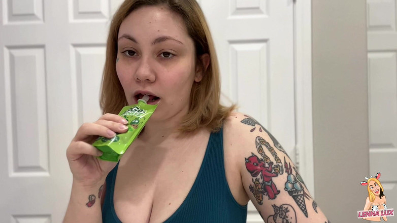 Lenna Lux: 朝食スナック