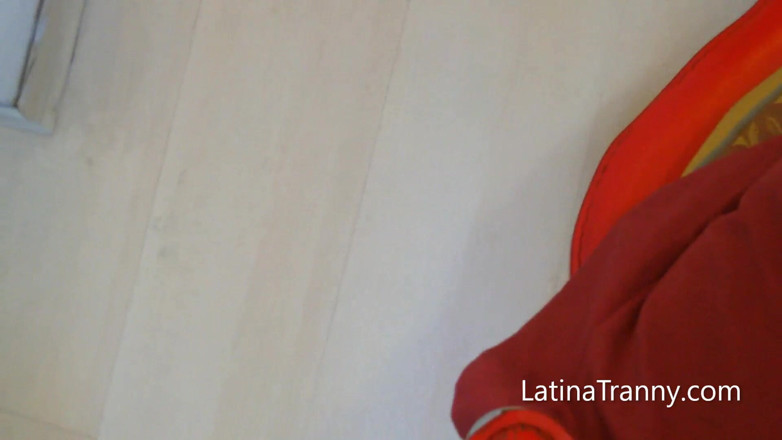 Nikki Montero: Nikki Montero - estrela pornô trans masturba e goza sobre uma...
