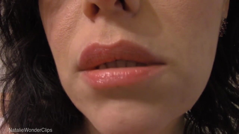 Natalie Wonder: Hochglanzlippen, so nass &amp;saftig - schmutzige sprechende lippen necken