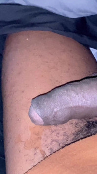 La pelosa trans lady sborra con il cazzo