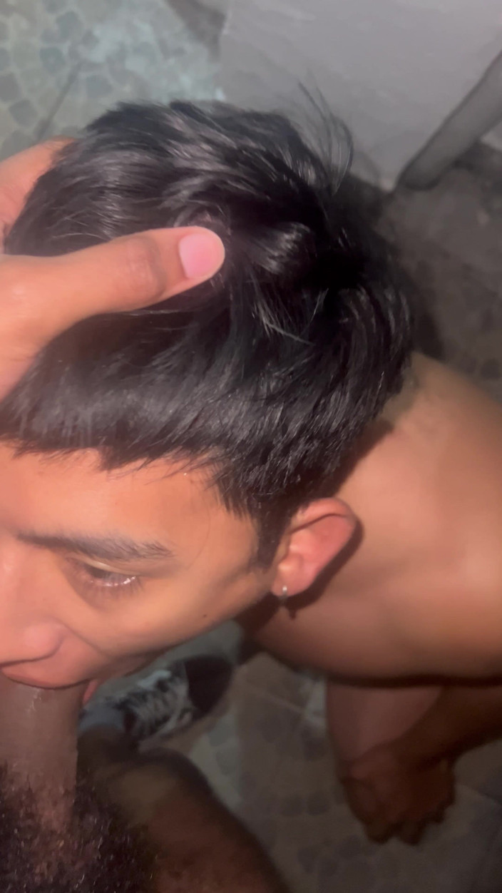 Robtinyx boy: Un penis mare mă face să sug