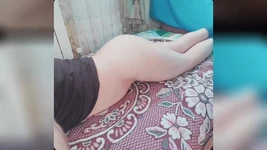 Punggung gelembung putih memancut mani panas dengan air mani semasa berkongkek dengan kekasih saya yang sukakan saya