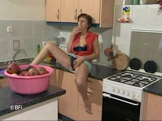 Mature Babes: Ibu tiri pencukur dessert