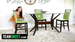 Team Skeet: Nešiknutá nádherná brunetka se sexy zadkem vždy někde uvízne a...