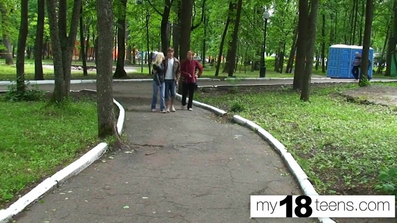 My 18 Teens: MY18TEENS - Bionda doppia penetrazione per il cazzo sconosciuto e sborrata...